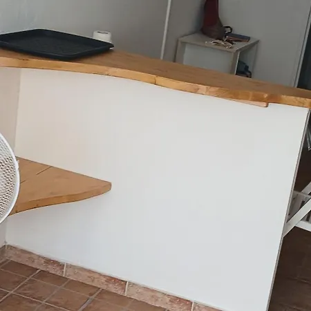 3 Personnes Renove Dans Calme ! אגדה
