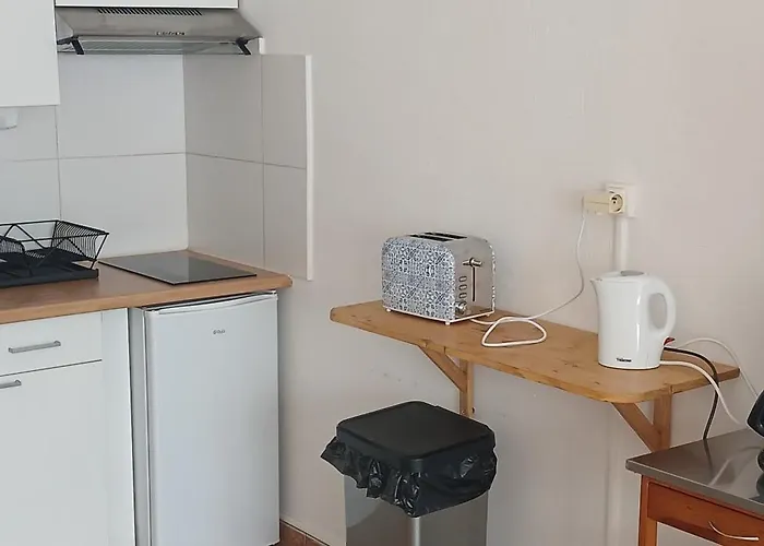 3 Personnes Renove Dans Calme ! Appartement *